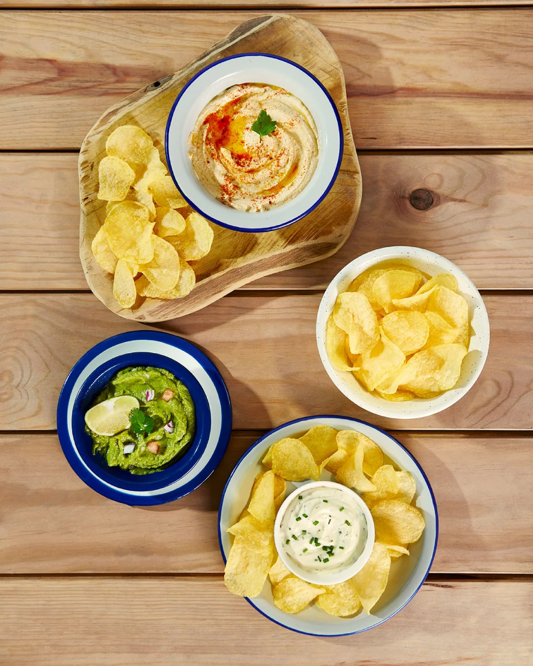 Patatas Bonilla a la vista con varios dips para compartir